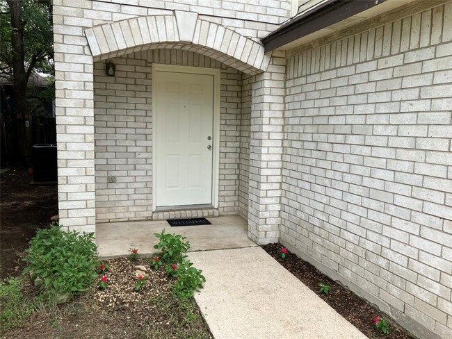 Building Photo - 9629 Sugar Hill Dr