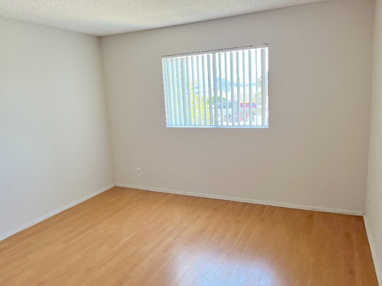Building Photo - 430 E San Jose Ave