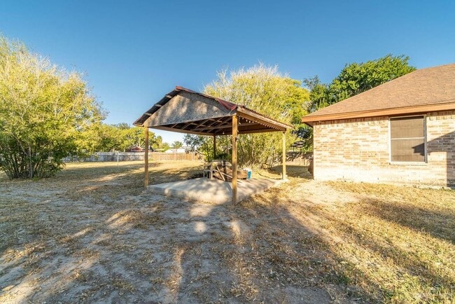 Building Photo - 17 Greenland Cir S