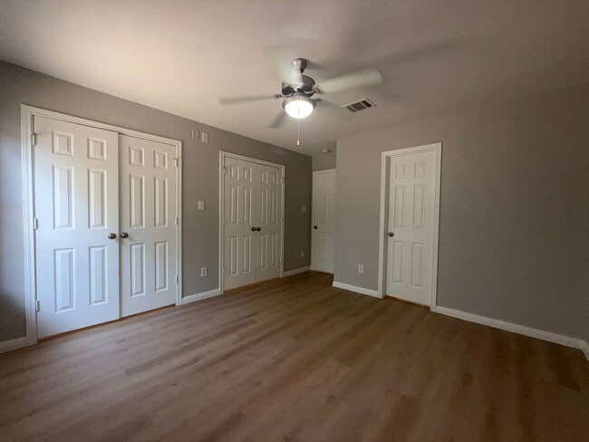 Building Photo - Ginder Properties2 (2906 Kestrel Dr)
