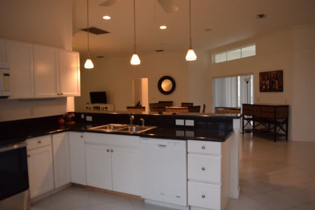 Building Photo - Fully furnished 3 bedroom 3 Bath POOL home in Sandpiper Bay