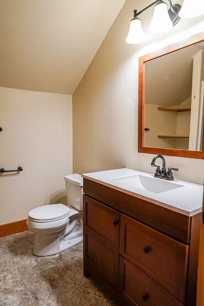 Building Photo - One Month's Free Rent