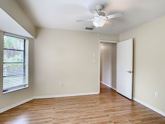 Building Photo - Port Charlotte Waterfront Pool Home - Grea...