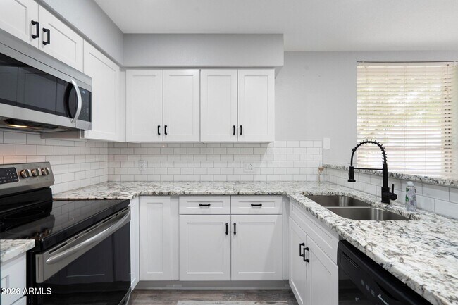 Building Photo - 1717 E Union Hills Dr