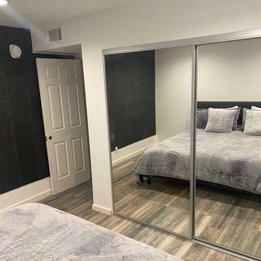 Mirrored Closets - 11337 Nebraska Ave