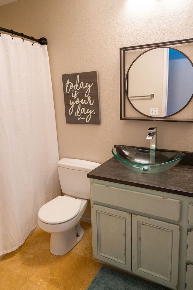 Building Photo - Beautiful Home in San Elijo, Morgans Corner!