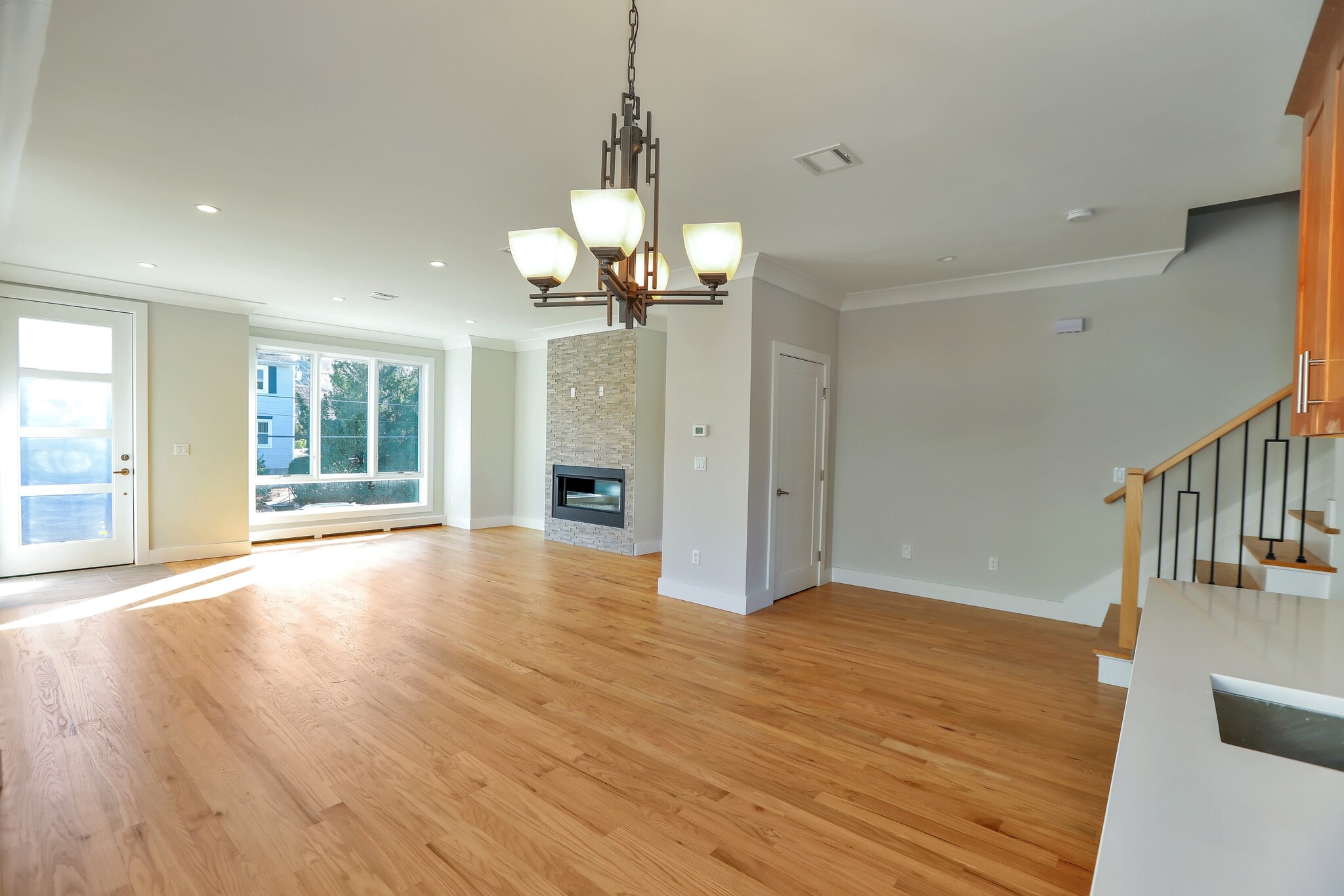 Building Photo - 463 Roff Ave