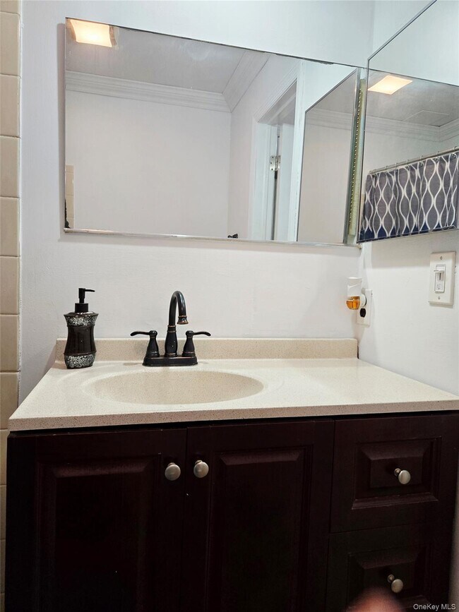 Building Photo - 199 Pointe Cir N