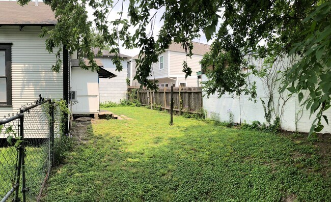 Building Photo - 1132 W Cavalcade St