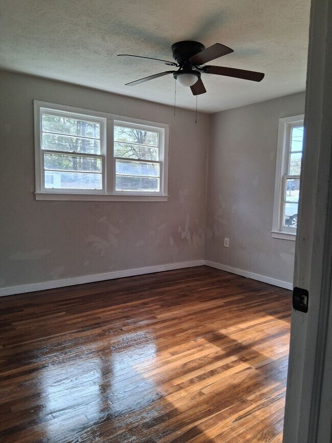 Building Photo - Nice 3 Bed 2 Bath North Jackson Rental on State St