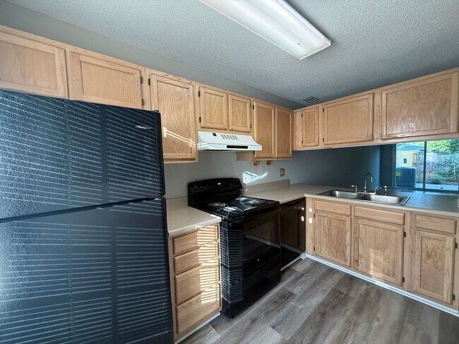 Building Photo - 2BR/1.5 BATH Townhome in Augusta/Martinez - water & trash included