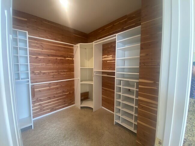 Building Photo - 1013 Eagle Ln