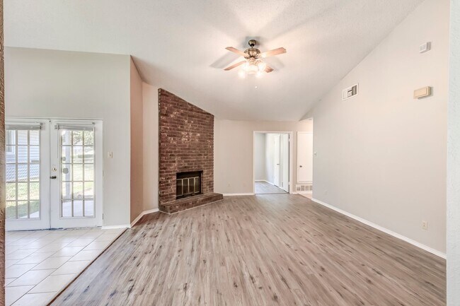Building Photo - 2015 Newton Dr