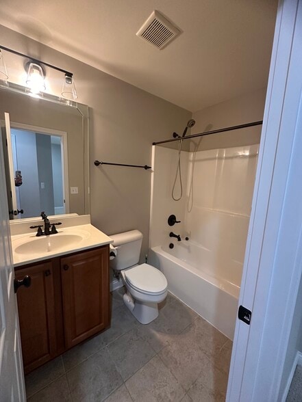 2nd Bathroom - 3317 Beaumont Centre Cir