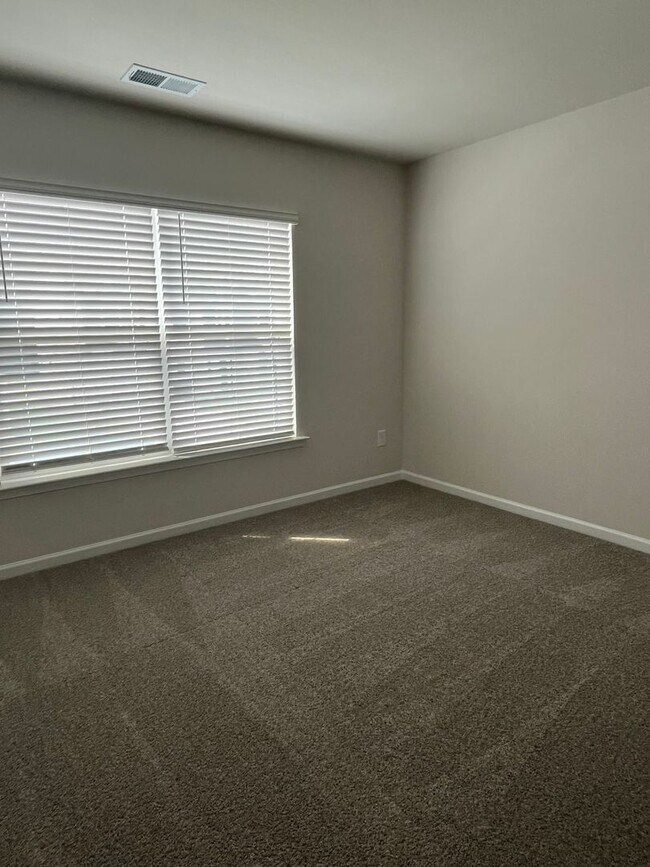 Building Photo - Lexington Townhouse - Call Lexington office for information 803-359-0793