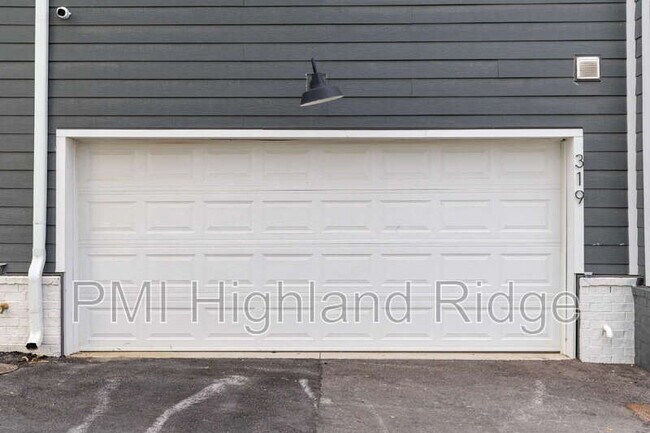 Building Photo - 700 N Dupont Ave