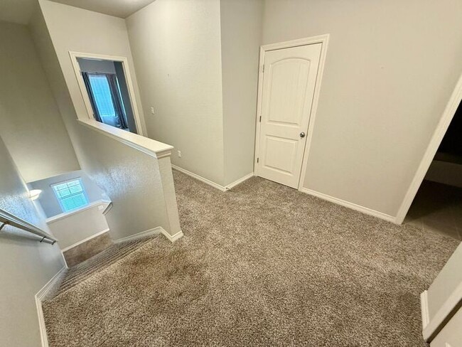 Building Photo - Beautiful 3 bed/ 2.5 bath Townhome in Berthoud