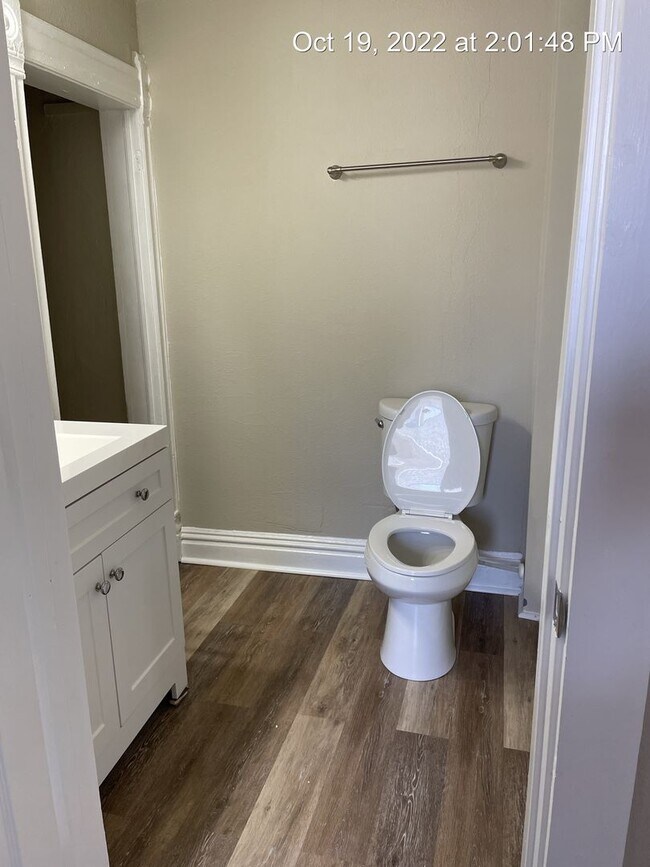 Building Photo - Updated 2 bedroom 1 bathroom home-located in Perry, IA