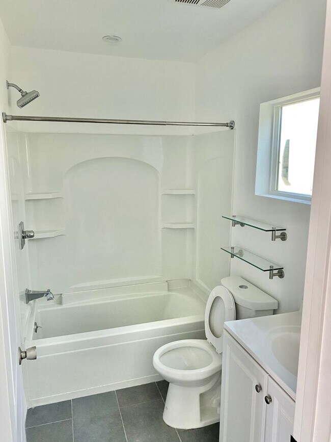 Building Photo - 5869 Dauphin Ave