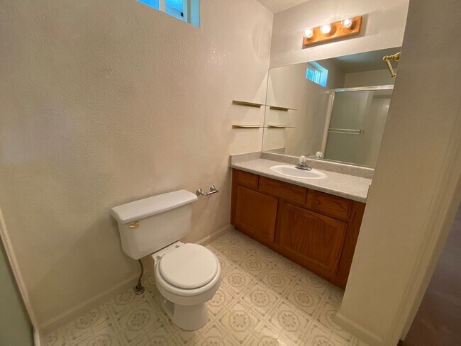 Building Photo - 1001 Sunburst Dr