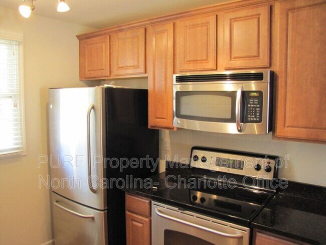 Building Photo - 1336 Green Oaks Ln