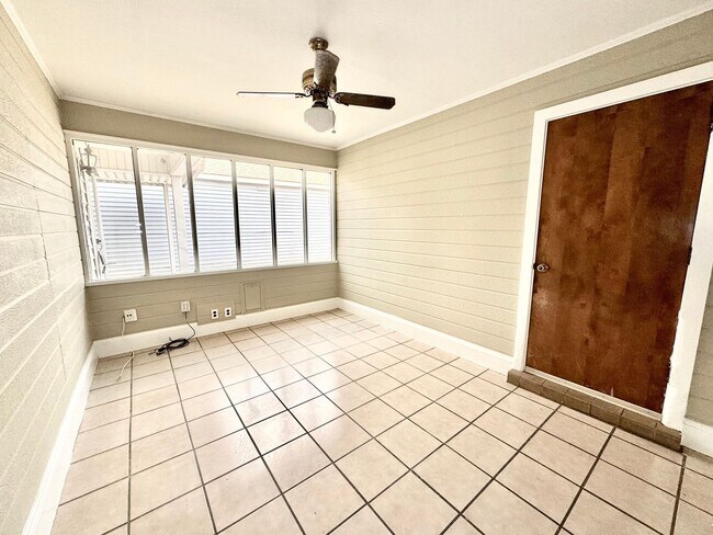 Building Photo - 10734 Erin Vale Ave