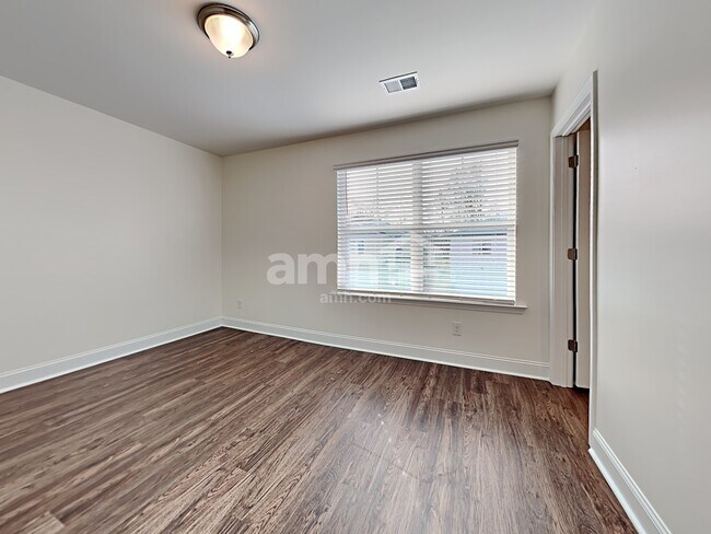 Building Photo - 1809 Produce Ln