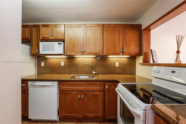 Building Photo - 8650 SW 67th Ave