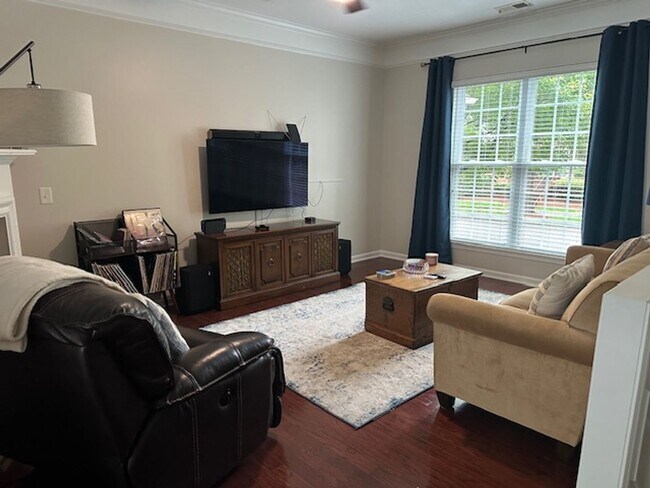 Building Photo - Exclusively Offered by Muse Realty Rentals...