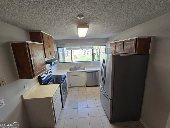 Building Photo - 425 Sunnyside Dr