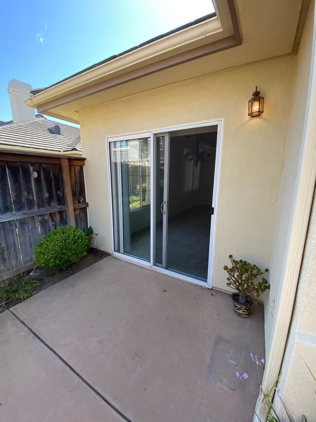 Building Photo - Beautiful Somerset Single Story Townhome N...
