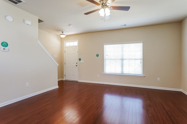 Building Photo - 255 Falcon Ct