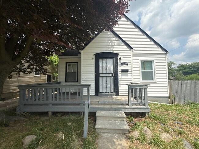 Primary Photo - Renovated 3-Bedroom Home – We Welcome Sect...