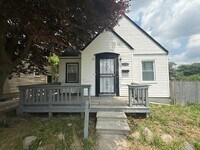 Building Photo - Renovated 3-Bedroom Home – We Welcome Sect...