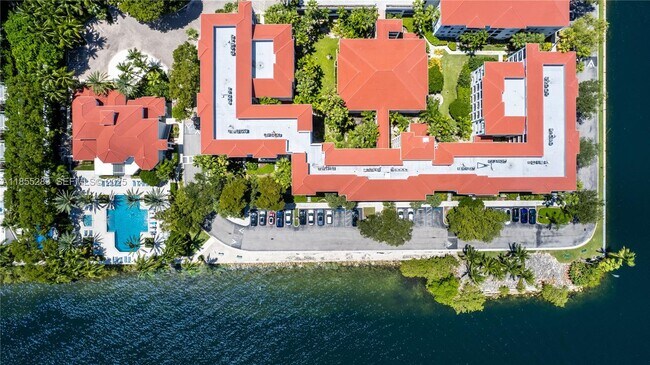 Building Photo - 3255 NE 184th St