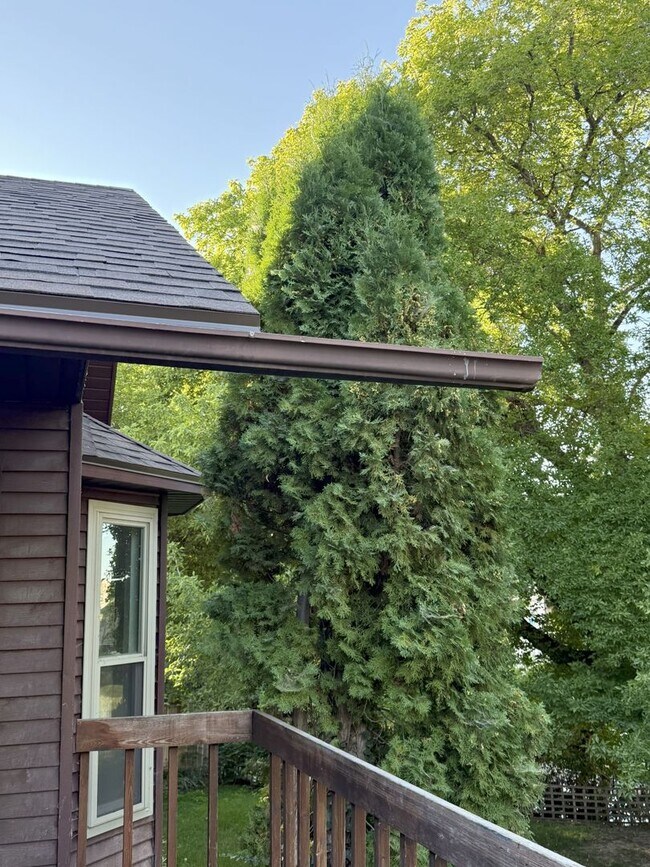 Building Photo - 4 Bed / 3 Bath Home for Rent in Riverdale,...