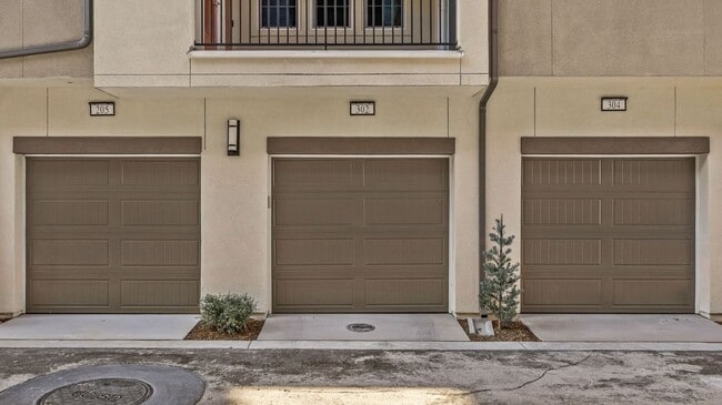 Building Photo - 6123 Valentina Wy