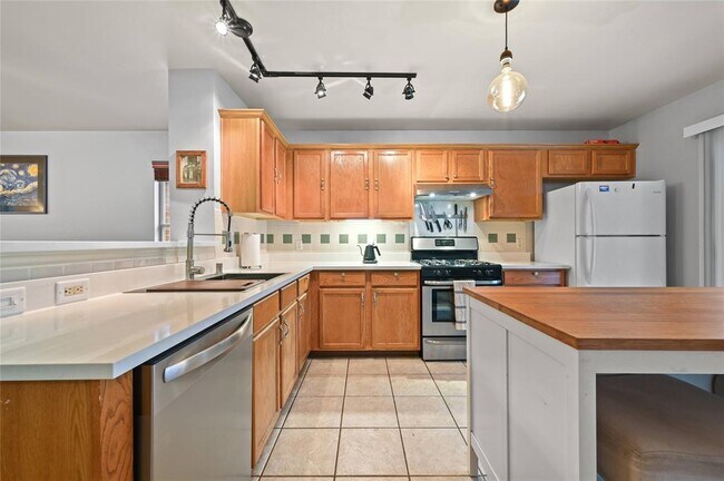 Building Photo - 1709 Friars Tale Ln