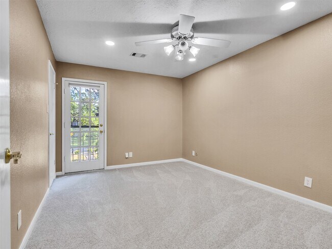 Building Photo - 6702 Moccasin Bend Dr