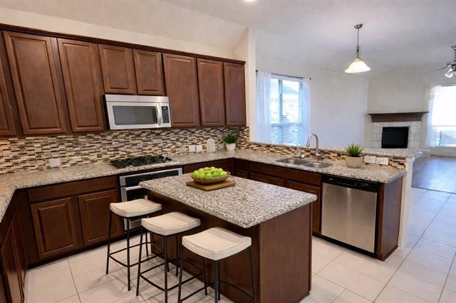 Building Photo - 620 Calliopsis St