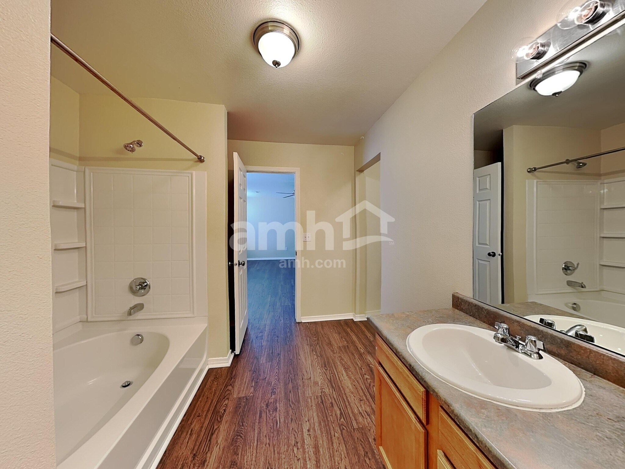 Building Photo - 2136 Summit Way