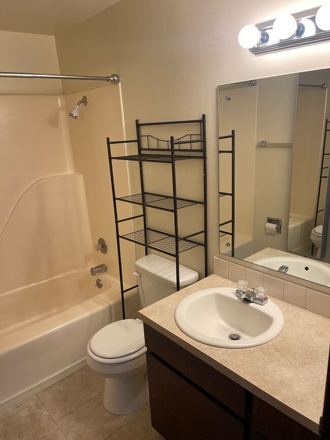 Building Photo - 2 Bedroom Duplex in Spokane Valley **Avail...