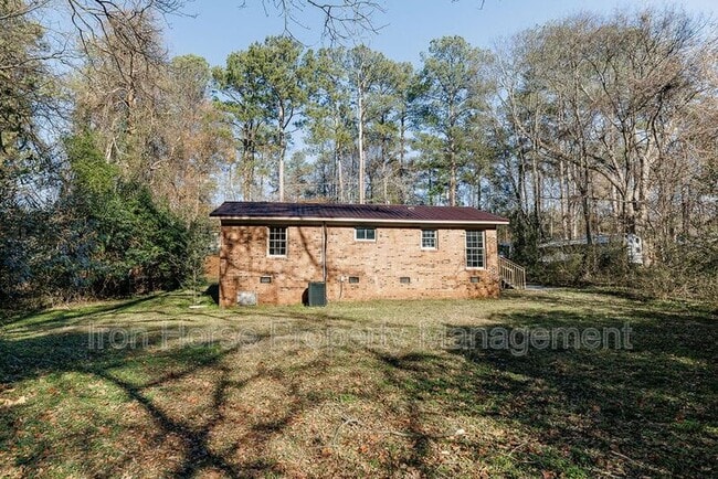 Building Photo - 414 W Richland Ave