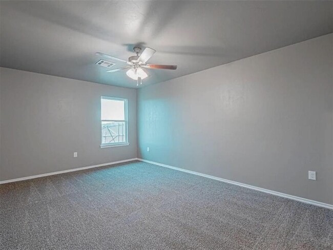 Building Photo - 1529 Highland Loop