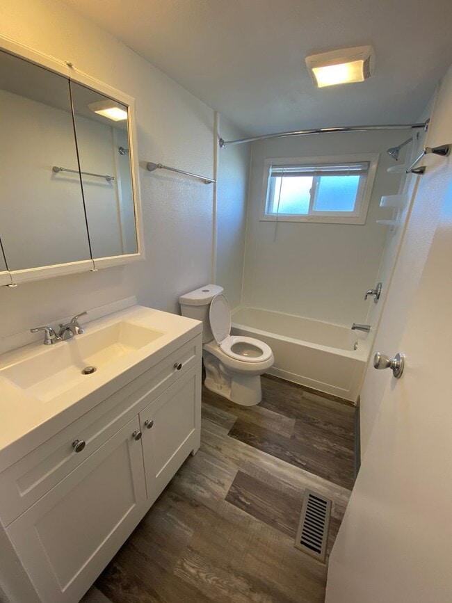 Building Photo - Remodeled