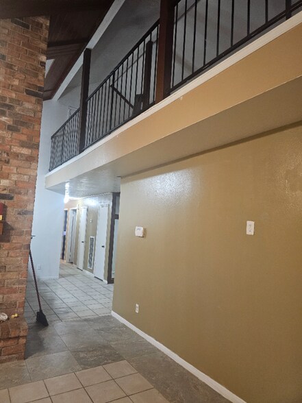 Building Photo - 4011 Alshire Dr