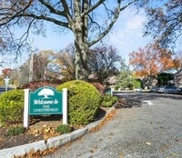 Building Photo - 2437 Bedford St