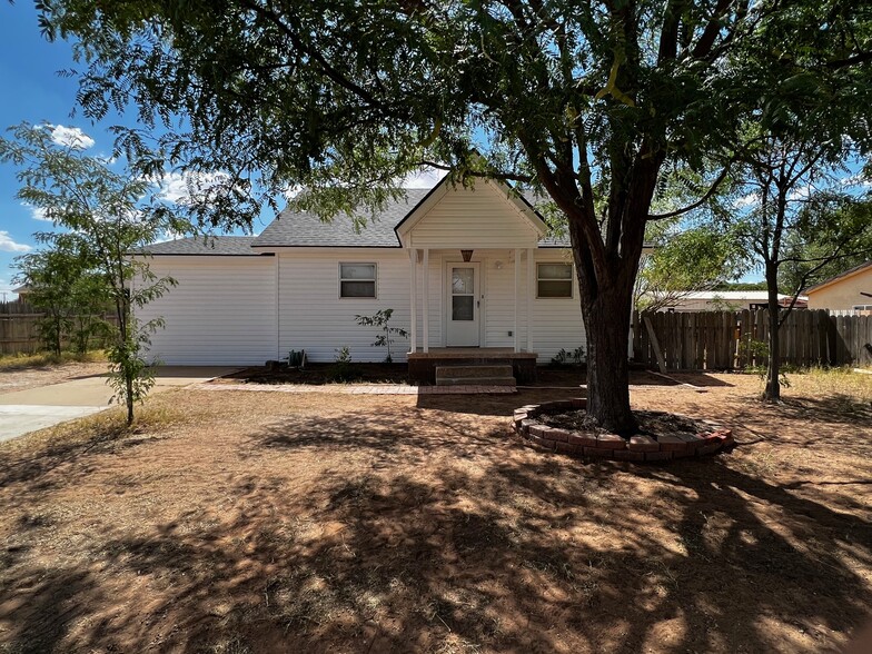 Primary Photo - 405 N Avenue D