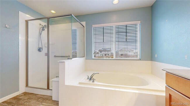 Building Photo - Large 4 bedroom home with a Fully Finished...