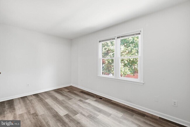 Building Photo - 541 Colecroft Ct